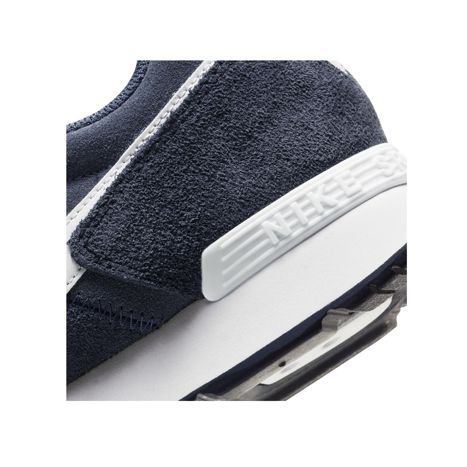 nike venture suede runner