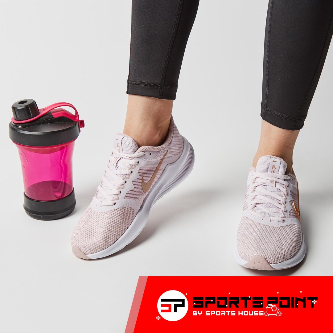 🌟 Christmas Time με το νέο ανανεωμένο Nike Downshifter 11!
.
.
#sportspoint #sportswear #fitness #shoes #activewear #gymwear #sport #gym